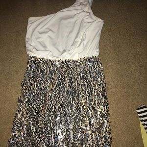 Gold sequence fitted skirt, with white top